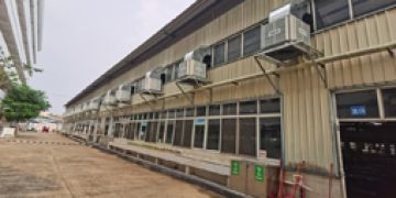 面積大、人少的廠房車間降溫，可以用環(huán)?？照{(diào)這樣降溫！